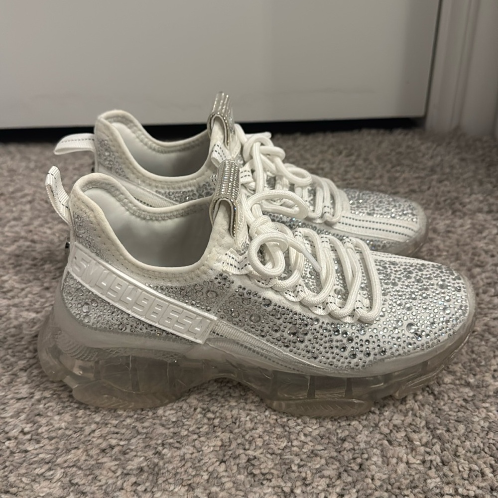 Like NEW Steve Madden rhinestones sneakers